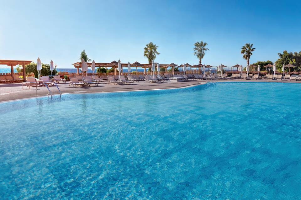 Grand Blue Beach Hotel 3