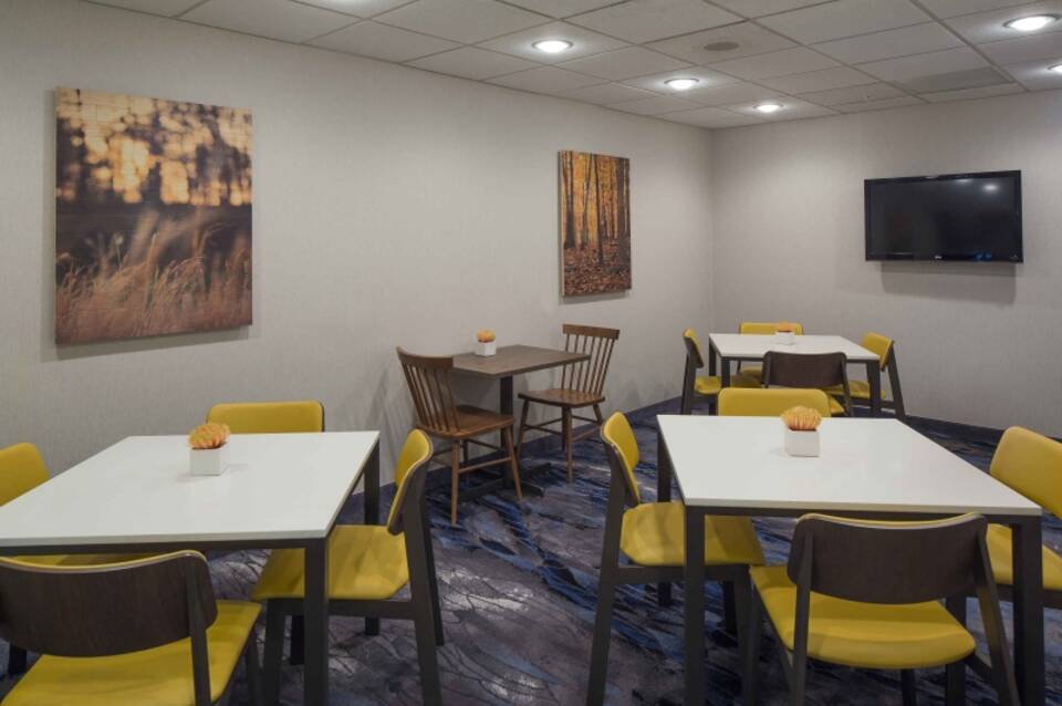 Fairfield Inn & Suites Lake Buena Vista 4