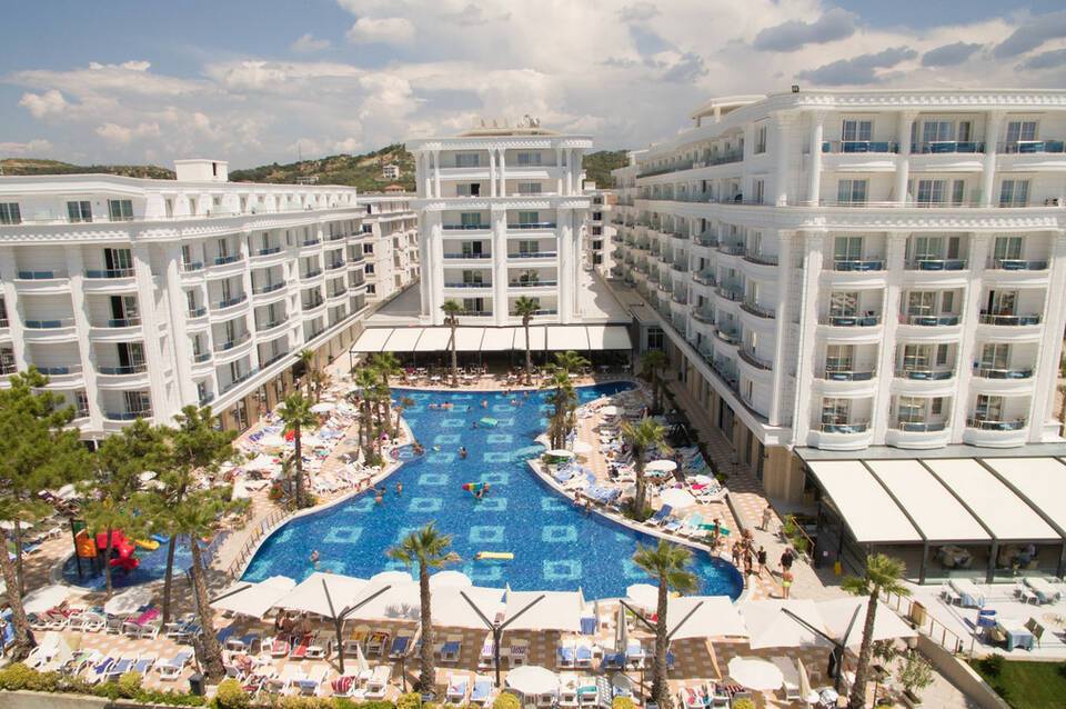 Grand Blue Fafa Resort 1