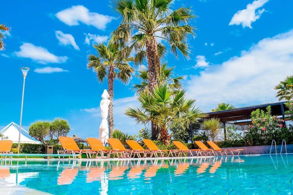 Mel Holiday Hotel 4