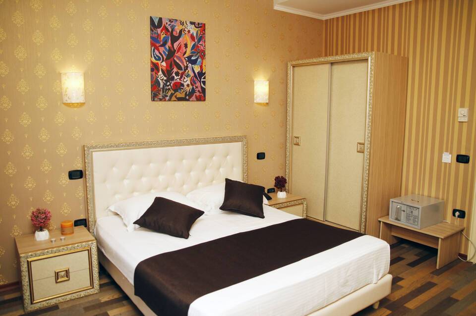 AMH Hotel Durres 1