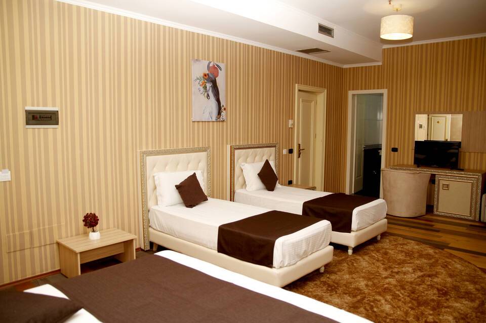 AMH Hotel Durres 4