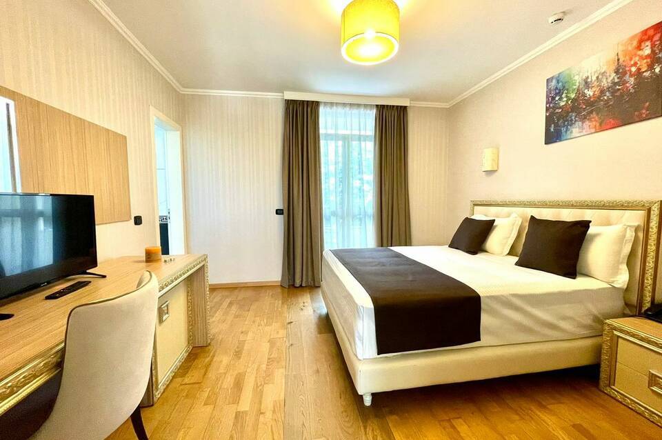 AMH Hotel Durres 5