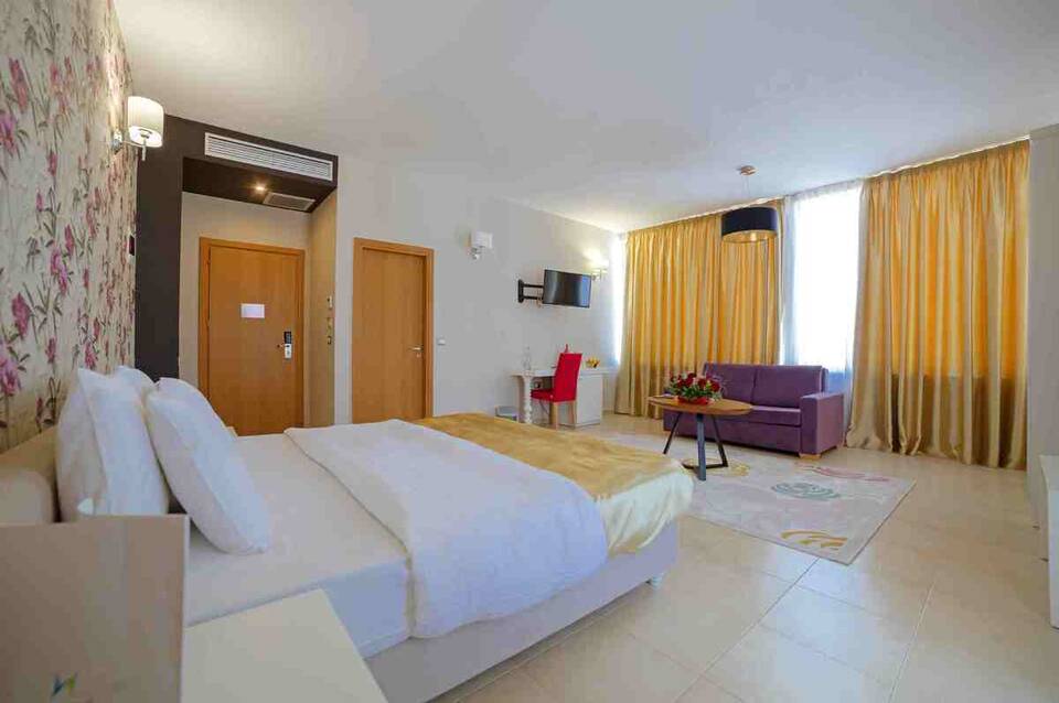 Sun Hotel 2