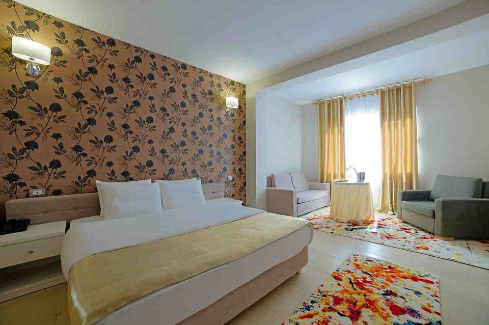 Sun Hotel 4