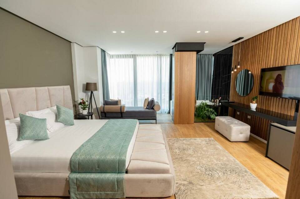 Ames Hotel & Spa 3