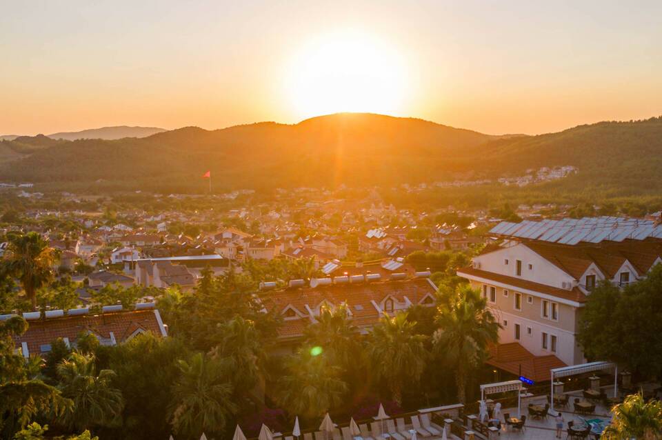 Perdikia Hill Family Resort & Villas 1