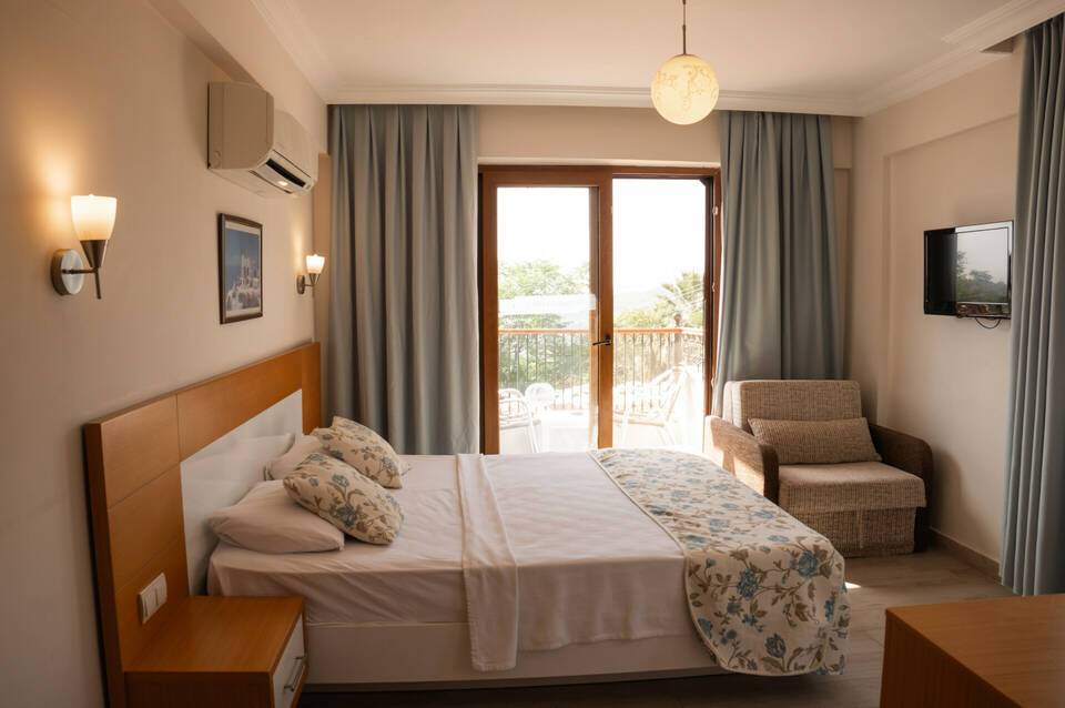 Perdikia Hill Family Resort & Villas 5