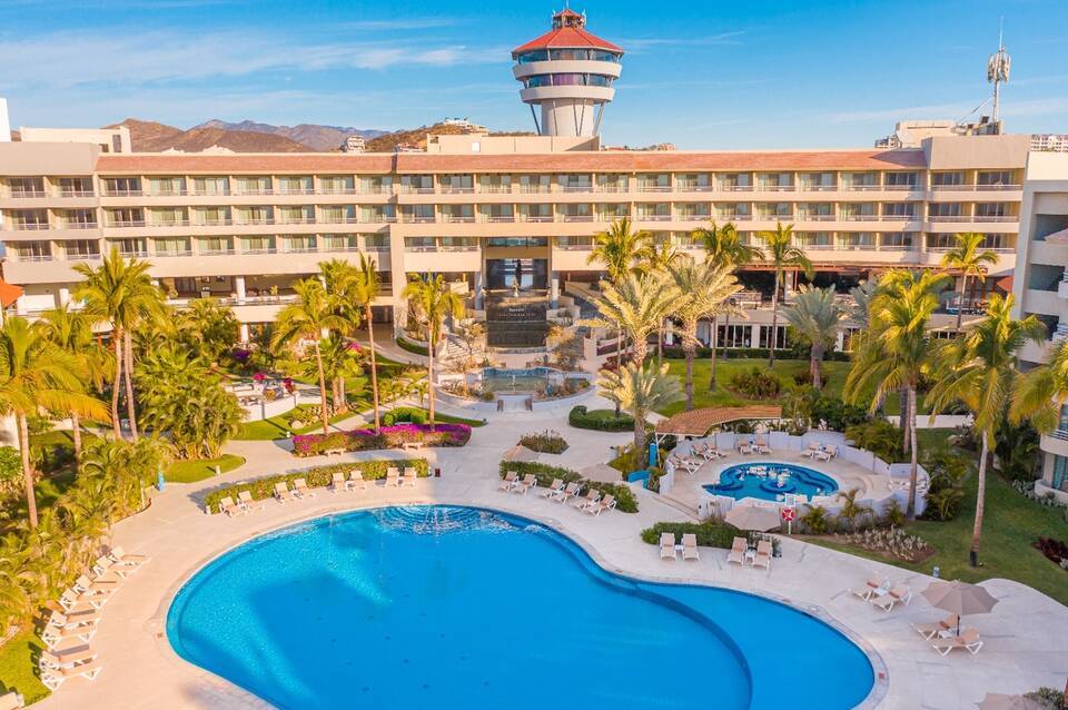 GR Solaris Lighthouse Los Cabos 1