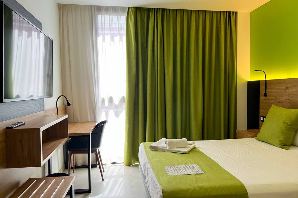 Hotel MG Poniente 1