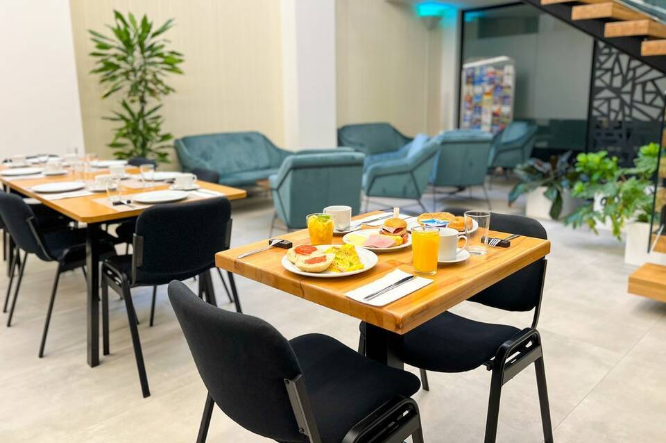 Hotel MG Poniente 4
