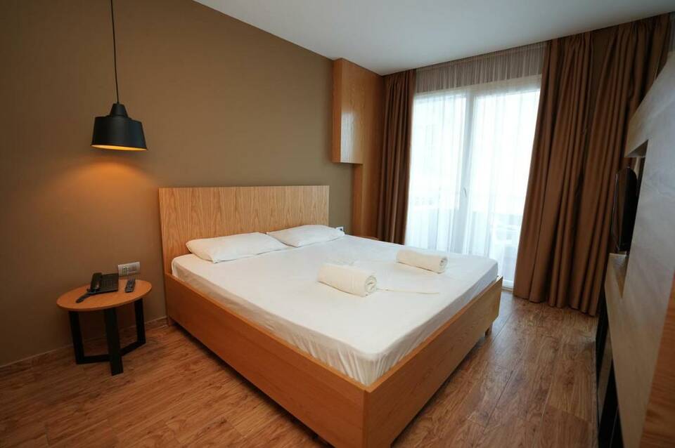 Alvin Comfort Hotel 4