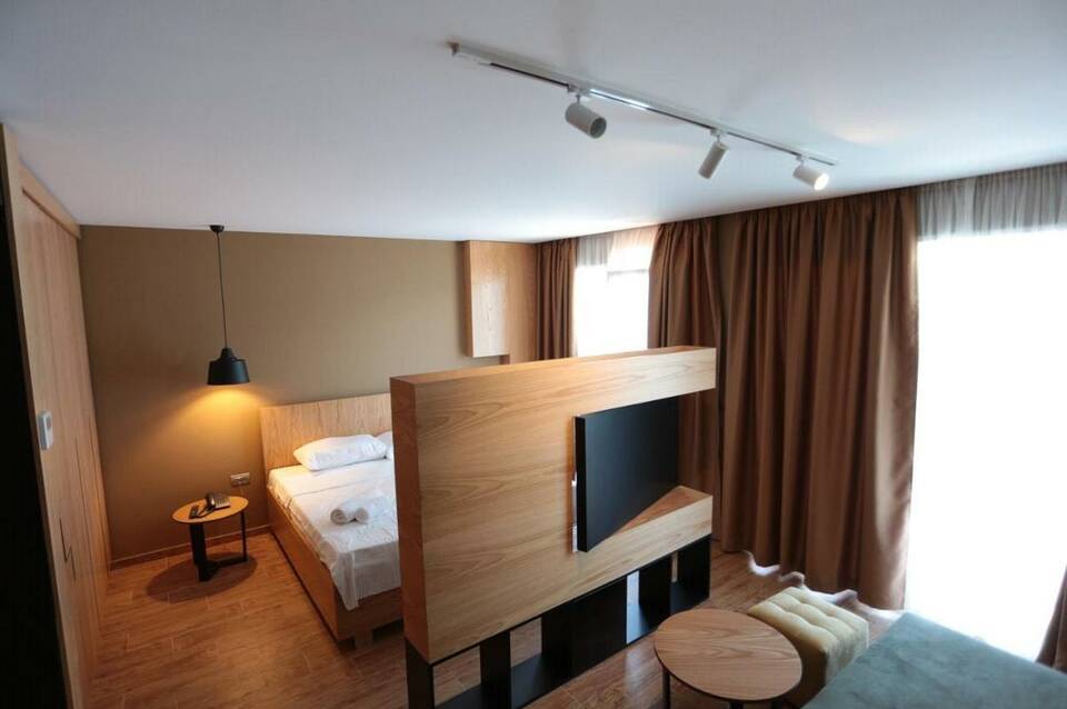 Alvin Comfort Hotel 5