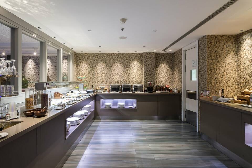 Catalonia Square Hotel 4