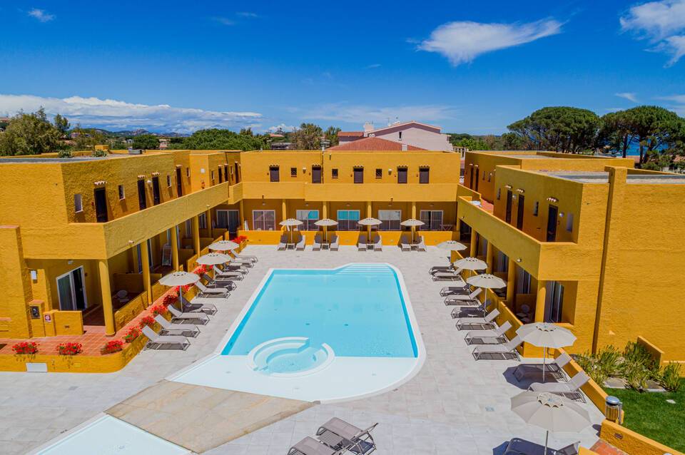 Blu Hotel Laconia Village 2