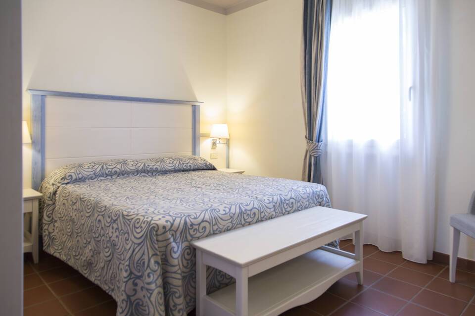 Blu Hotel Laconia Village 3