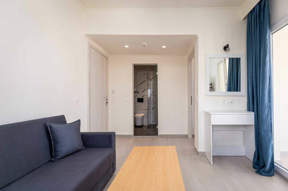 Aqua Luxury Suites 1