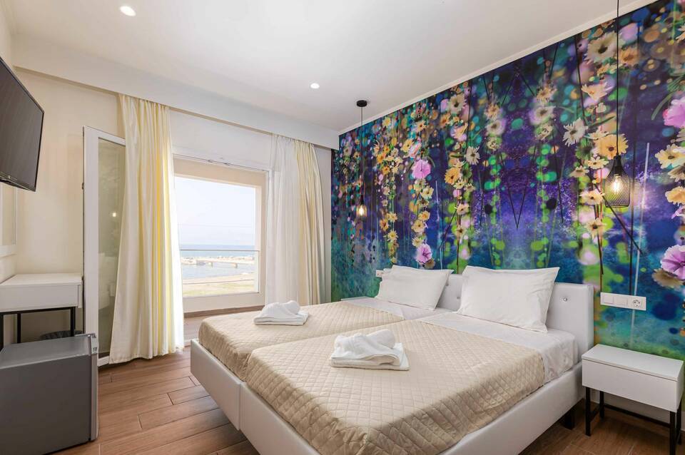 Aqua Luxury Suites 5
