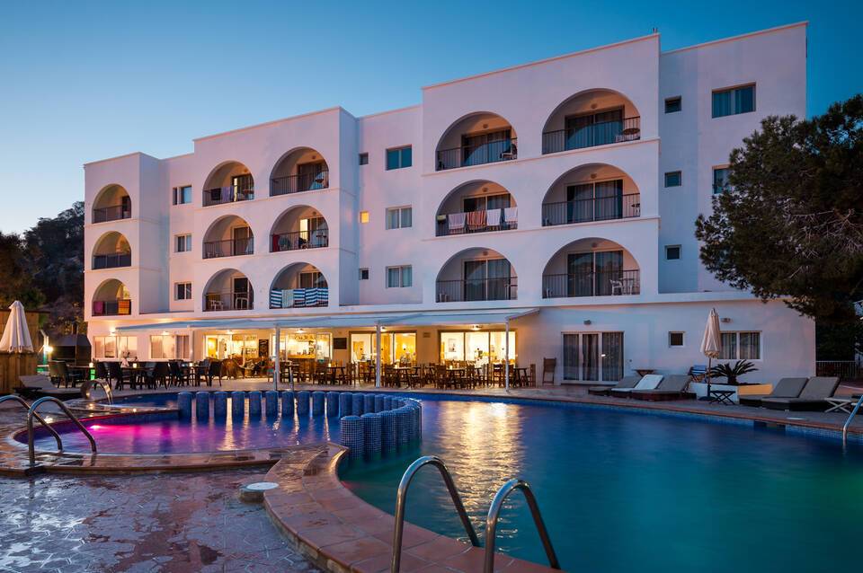 Aparthotel Puerto Cala Vadella 1