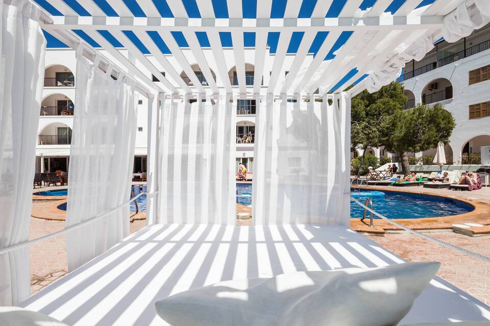 Aparthotel Puerto Cala Vadella 3