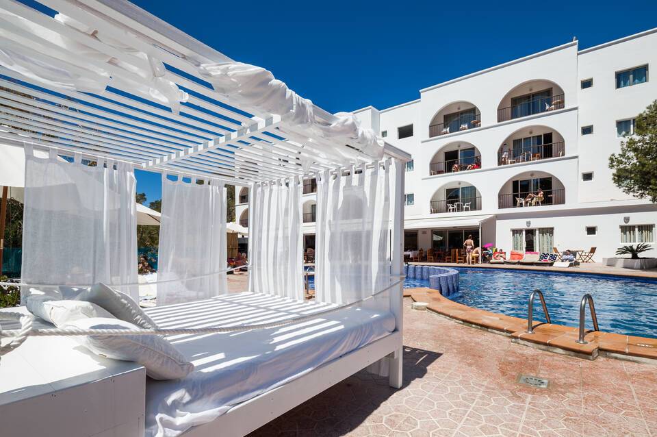 Aparthotel Puerto Cala Vadella 4