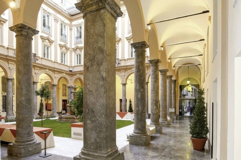 Grand Hotel Piazza Borsa 3