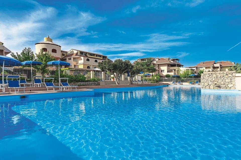 Colonna Beach Hotel & Apartments 3