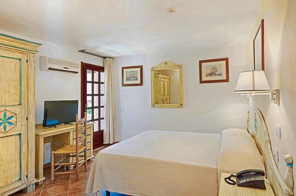 Colonna Beach Hotel & Apartments 4