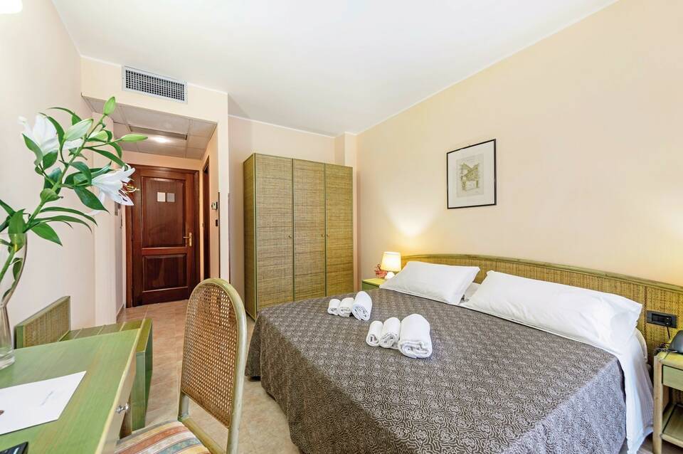 Rina Hotel 3