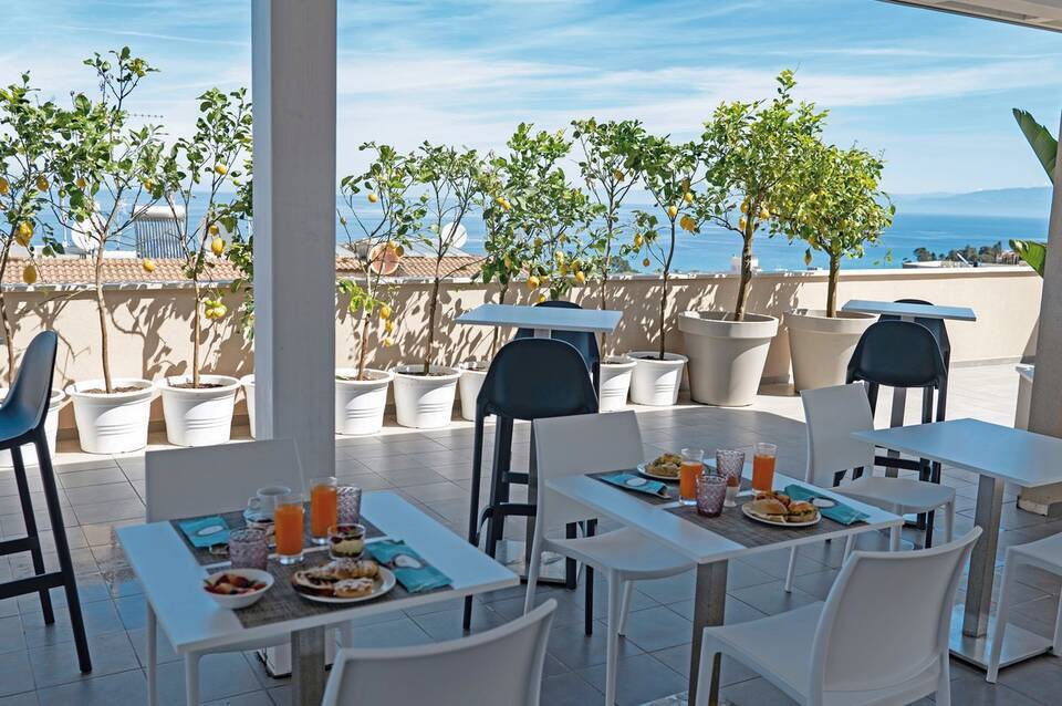 Middle Town Palace Tropea 2
