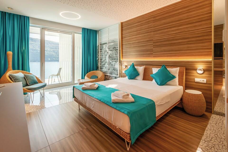 Carine Hotel Kumbor 2