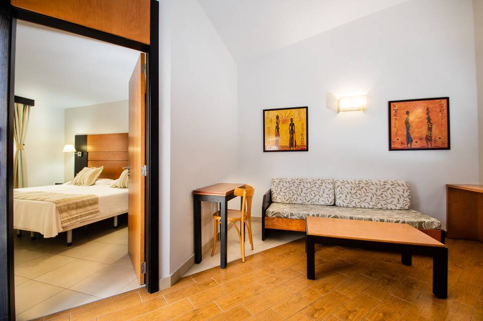 HL Miraflor Suites Hotel 3