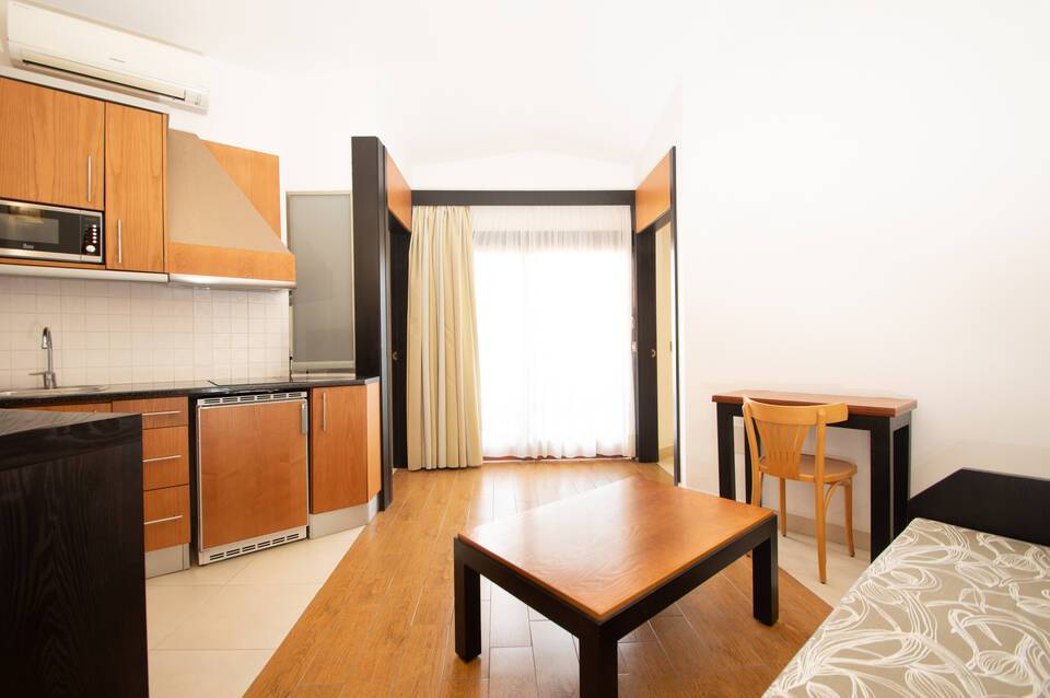 HL Miraflor Suites Hotel 5