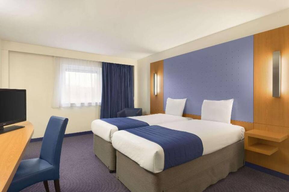Ramada by Wyndham London North M1 1
