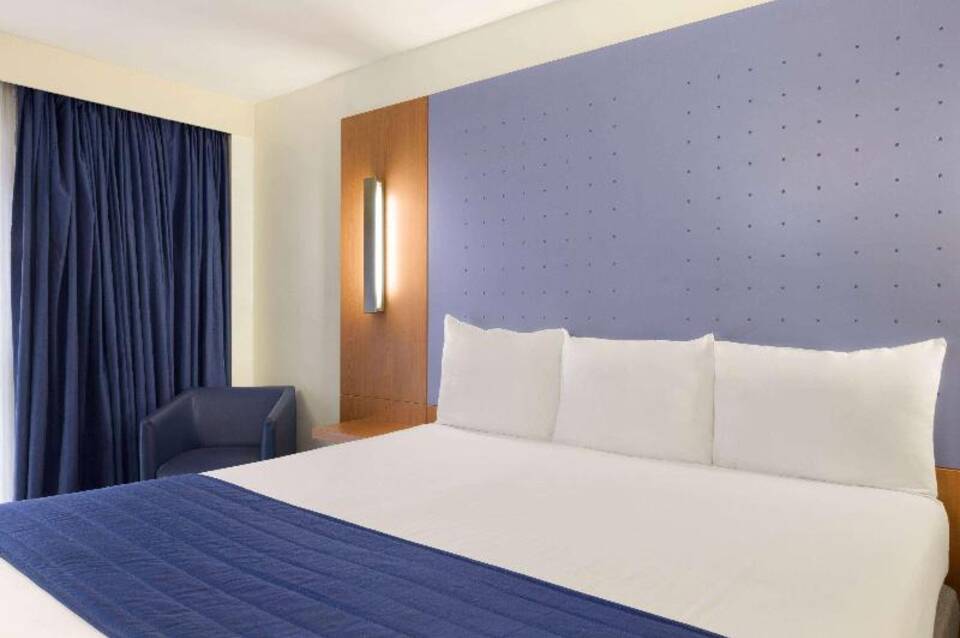 Ramada by Wyndham London North M1 3