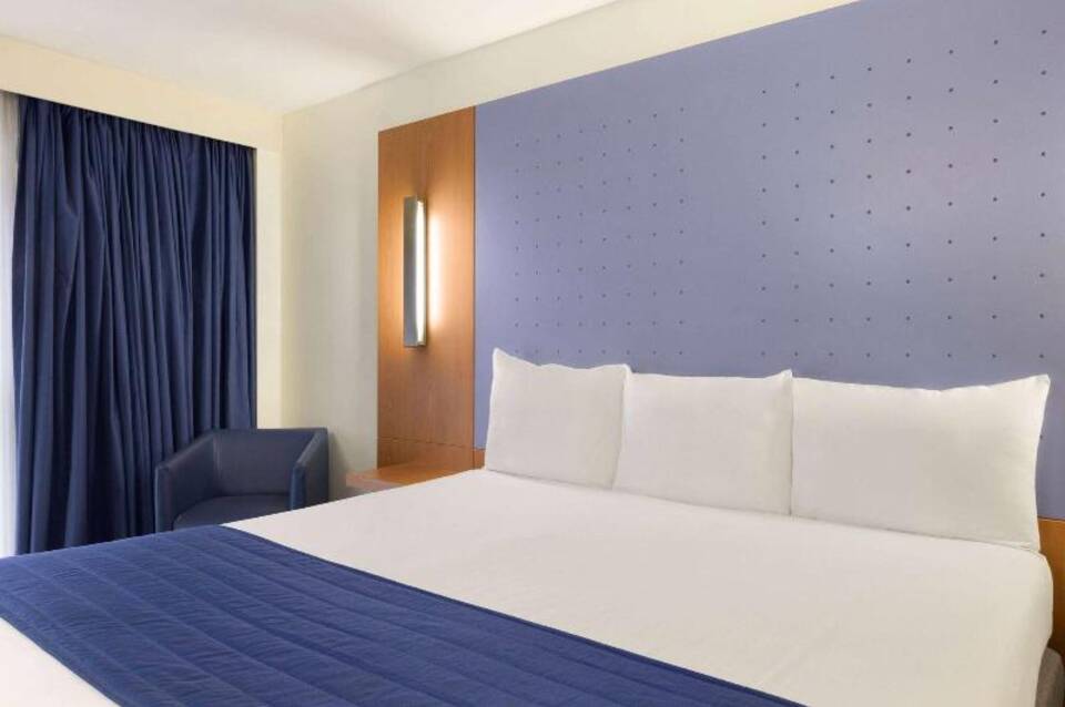 Ramada by Wyndham London North M1 5