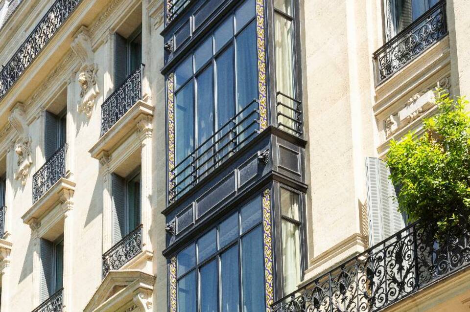 La Clef Tour Eiffel Paris by The Crest Collection 4
