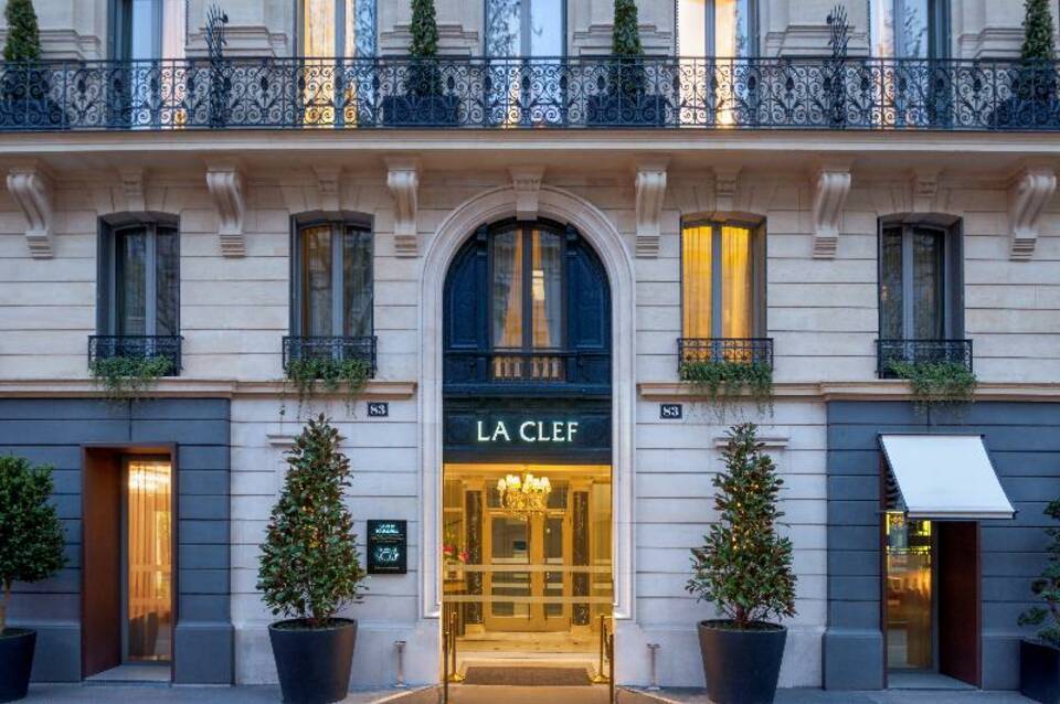 La Clef Tour Eiffel Paris by The Crest Collection 5