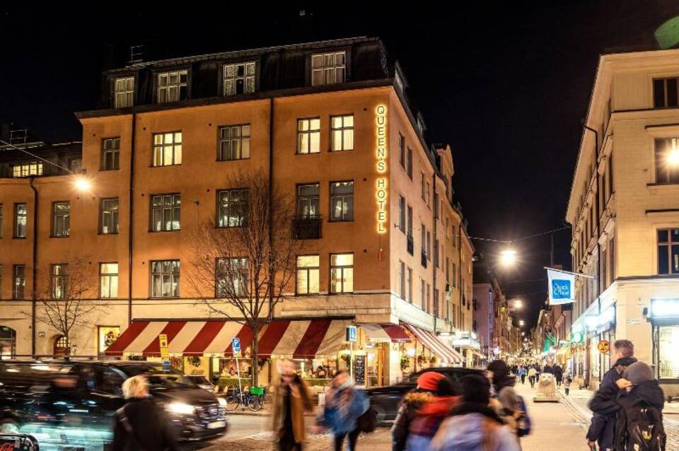 Queen's Hotel 2