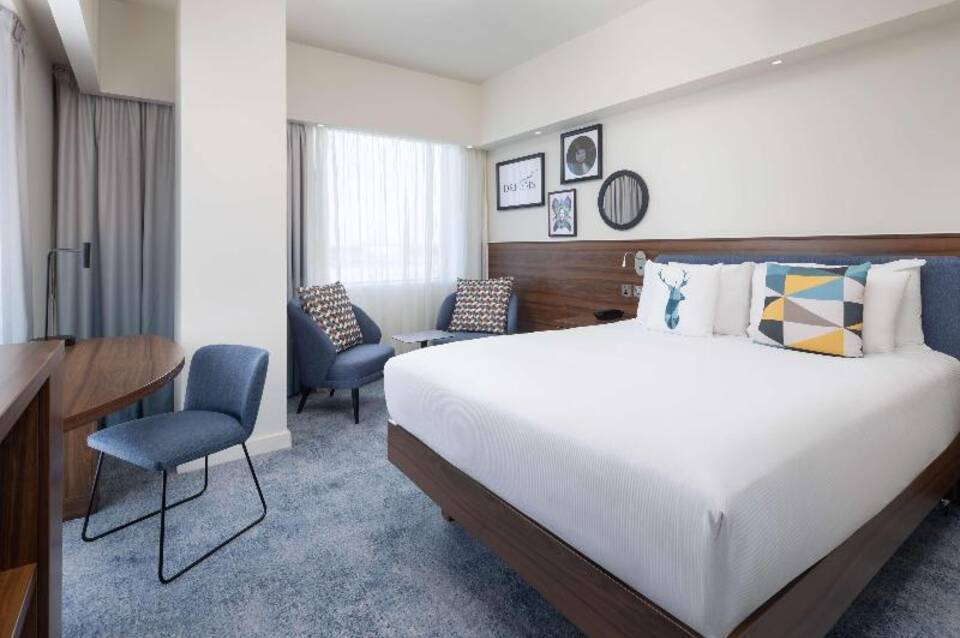 Hampton by Hilton London Gatwick Airport 1
