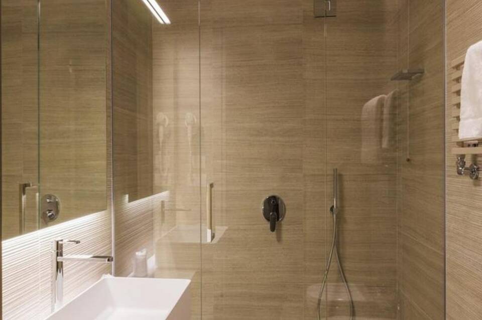 Glance Hotel 3