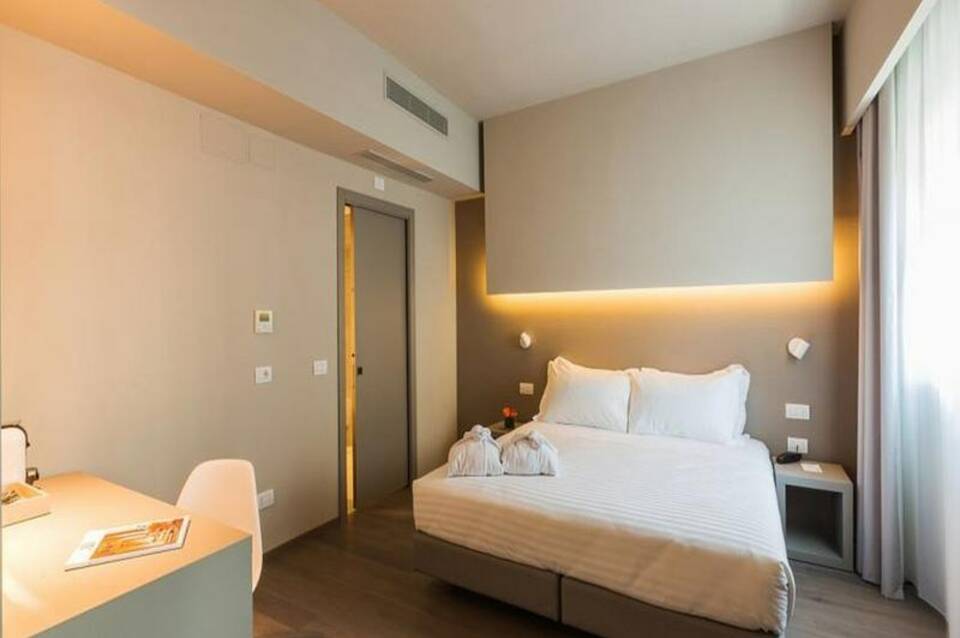 Glance Hotel 4