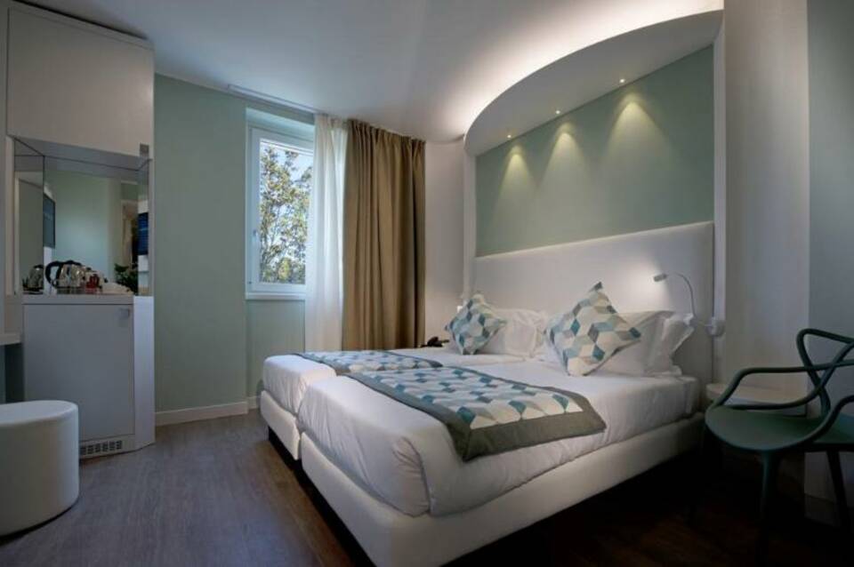 Ark Hotel 3