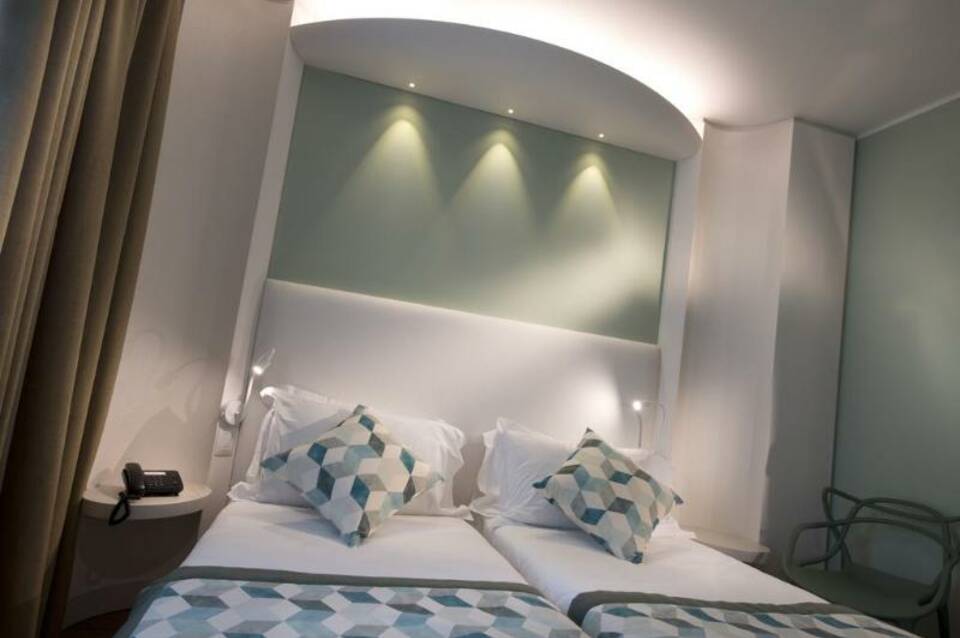 Ark Hotel 4