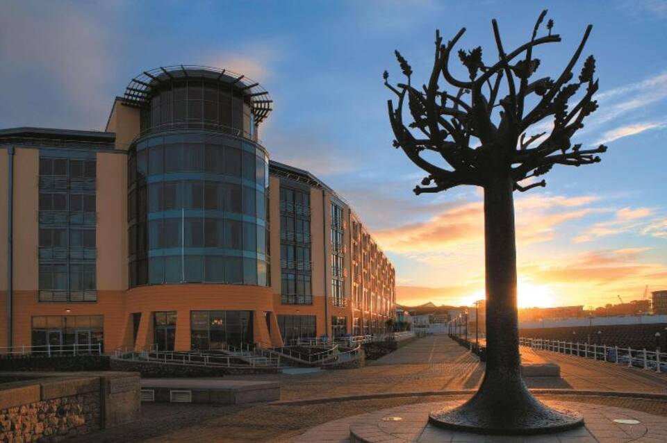 Radisson Blu Waterfront Jersey 3