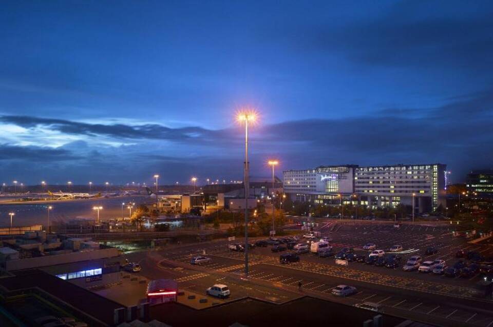 Radisson Blu Manchester Airport 4