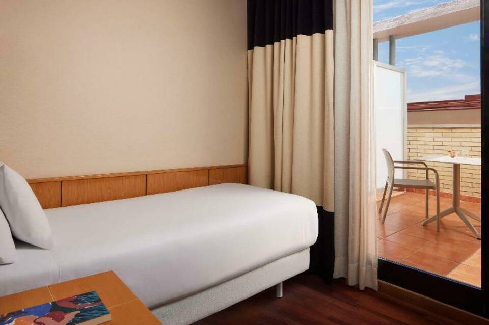 iStay by NH Ciudad de Valencia Hotel 1