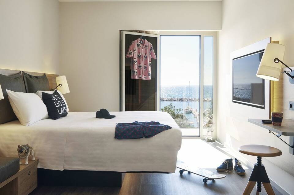 Moxy Patra Marina 4