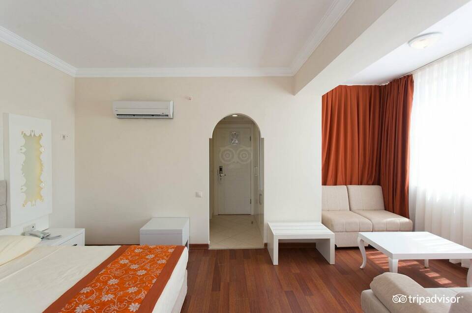 Grand Miramor Hotel 1