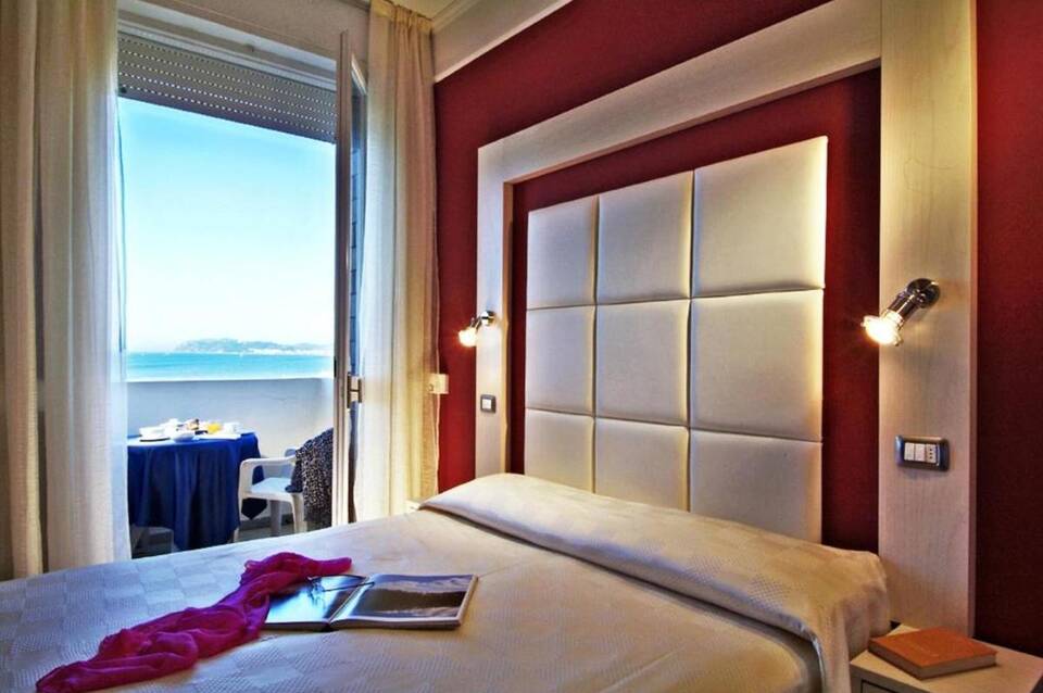 Color Alexandra Plaza Family Hotel 3